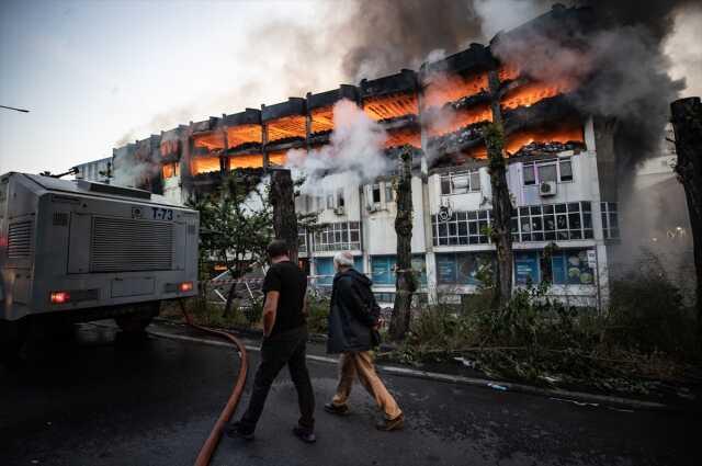 İstanbul Başakşehir'deki fabrikada yangın çıktı İstanbul Başakşehir'deki fabrikada yangın çıktı