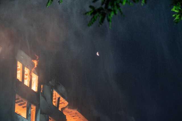 İstanbul Başakşehir'deki fabrikada yangın çıktı İstanbul Başakşehir'deki fabrikada yangın çıktı