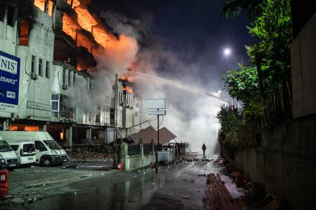 İstanbul Başakşehir'deki fabrikada yangın çıktı İstanbul Başakşehir'deki fabrikada yangın çıktı