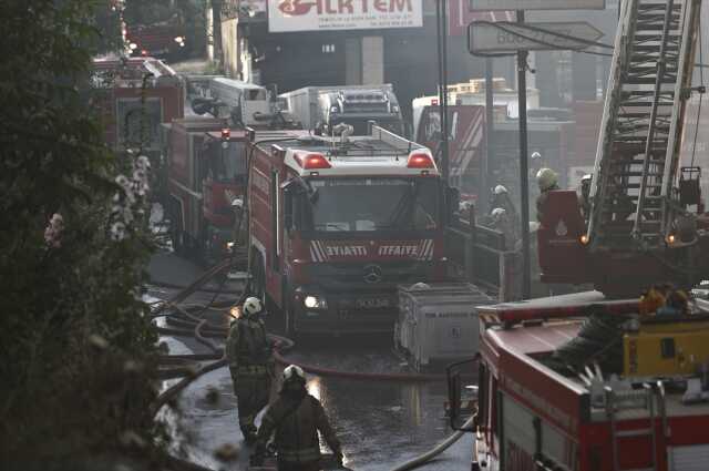 İstanbul Başakşehir'deki fabrikada yangın çıktı İstanbul Başakşehir'deki fabrikada yangın çıktı
