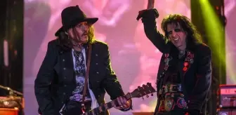 Johnny Depp, Hollywood Vampires ile Türkiye'de konser verdi