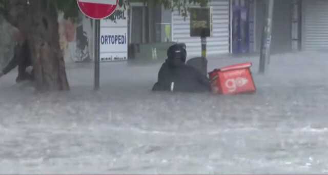 Son Dakika! Ankara'da sağanak yağış nedeniyle cadde ve sokaklar göle döndü, ev ve iş yerlerini su bastı Son Dakika! Ankara'da sağanak yağış nedeniyle cadde ve sokaklar göle döndü, ev ve iş yerlerini su bastı