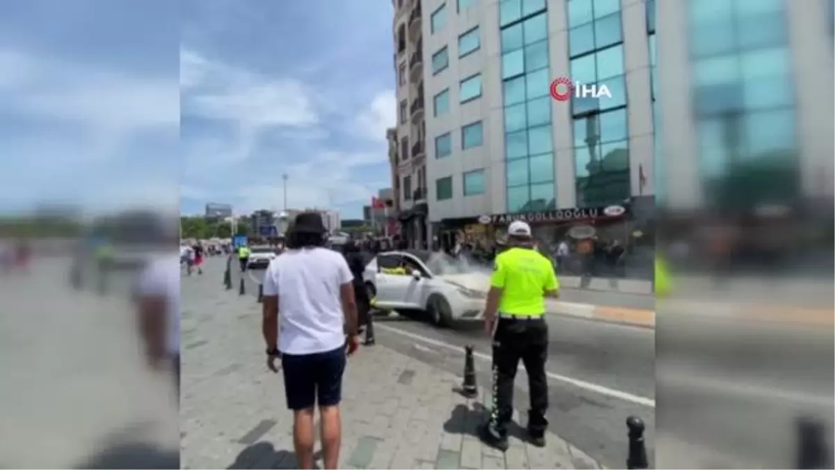 Taksim Meydanında Araç Yangını
