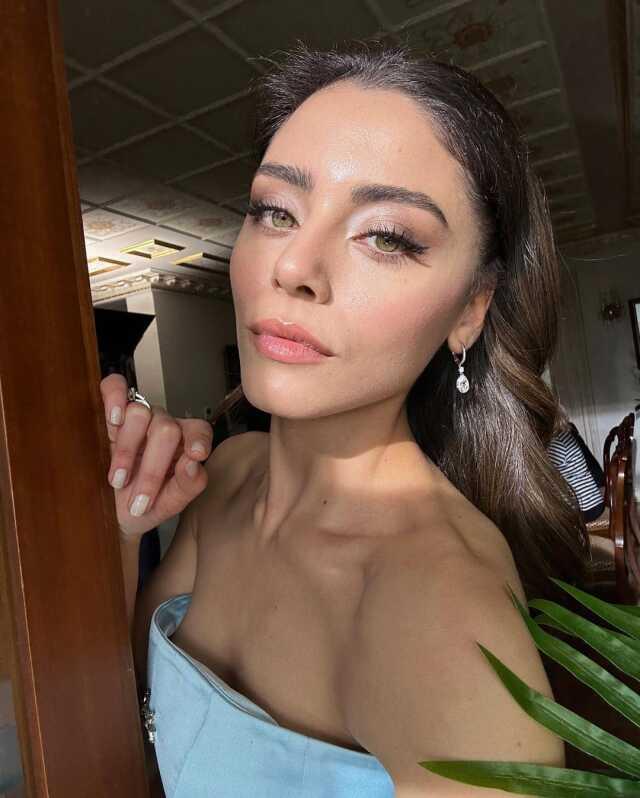 1 aydır aşk yaşadıkları konuşulan Sıla Türkoğlu ve Alp Navruz'dan ilk kare geldi 1 aydır aşk yaşadıkları konuşulan Sıla Türkoğlu ve Alp Navruz'dan ilk kare geldi