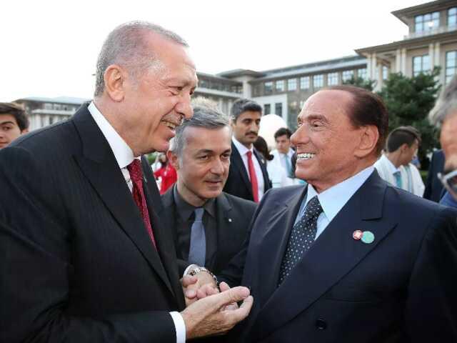 Berlusconi'nin ölümü sonrası akıllara Erdoğan için yaptığı 'En yakın dostlarımdan biri' açıklaması geldi Berlusconi'nin ölümü sonrası akıllara Erdoğan için yaptığı 'En yakın dostlarımdan biri' açıklaması geldi