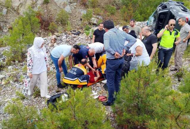 Eski Ekonomi Bakanı Nihat Zeybekci trafik kazası geçirdi Eski Ekonomi Bakanı Nihat Zeybekci trafik kazası geçirdi