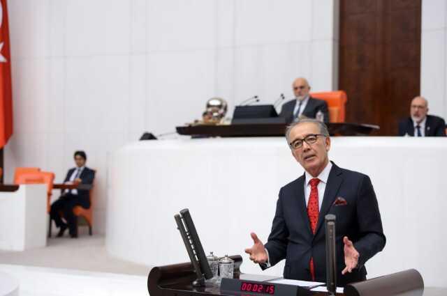 İYİ Parti kurucularından Ahat Endican, partisinden istifa etti