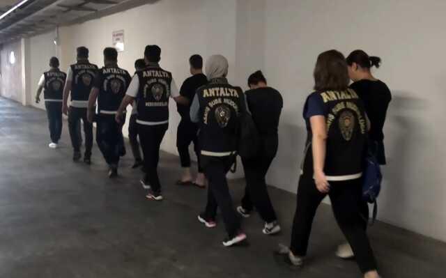 SMA hastası Mustafa Yağız G.'nin yardım paralarıyla ilgili operasyon: Anne tutuklandı, 8 kişi gözaltına alındı SMA hastası Mustafa Yağız G.'nin yardım paralarıyla ilgili operasyon: Anne tutuklandı, 8 kişi gözaltına alındı