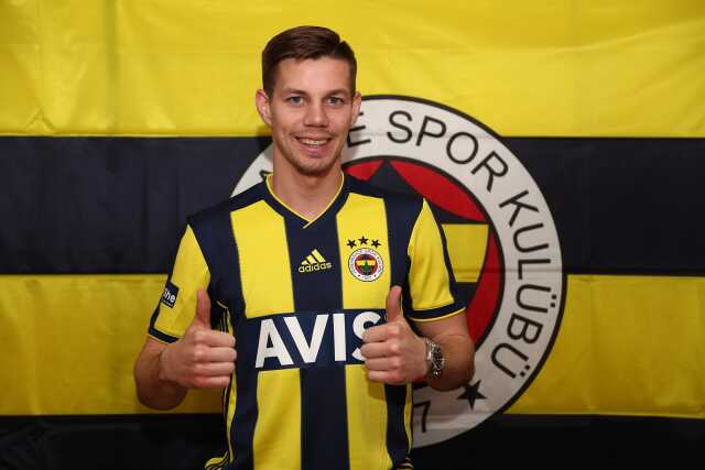 Takımda kalacak mı? Fenerbahçe, yıldız futbolcusu ile masaya oturacak Takımda kalacak mı? Fenerbahçe, yıldız futbolcusu ile masaya oturacak