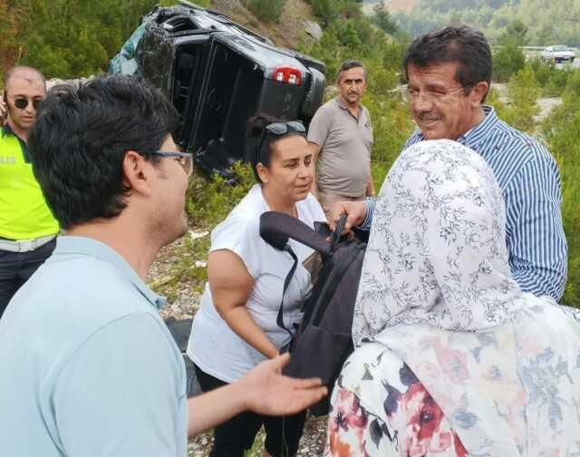 Trafik kazasında yaralanan Nihat Zeybekci'den ilk açıklama: Gayet iyiyiz, merak etmeyin Trafik kazasında yaralanan Nihat Zeybekci'den ilk açıklama: Gayet iyiyiz, merak etmeyin