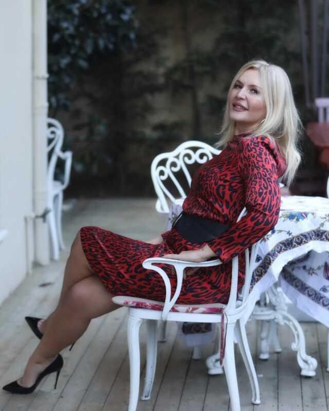 'Zayıflayınca gaza geldim' diyen 51 yaşındaki Seda Akgül, mayolu pozlarını yayınladı 'Zayıflayınca gaza geldim' diyen 51 yaşındaki Seda Akgül, mayolu pozlarını yayınladı