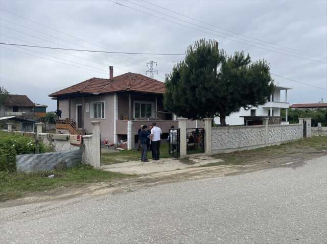 Baba, bıçakla ailesine zarar vermeye çalışan oğlunu silahla öldürdü