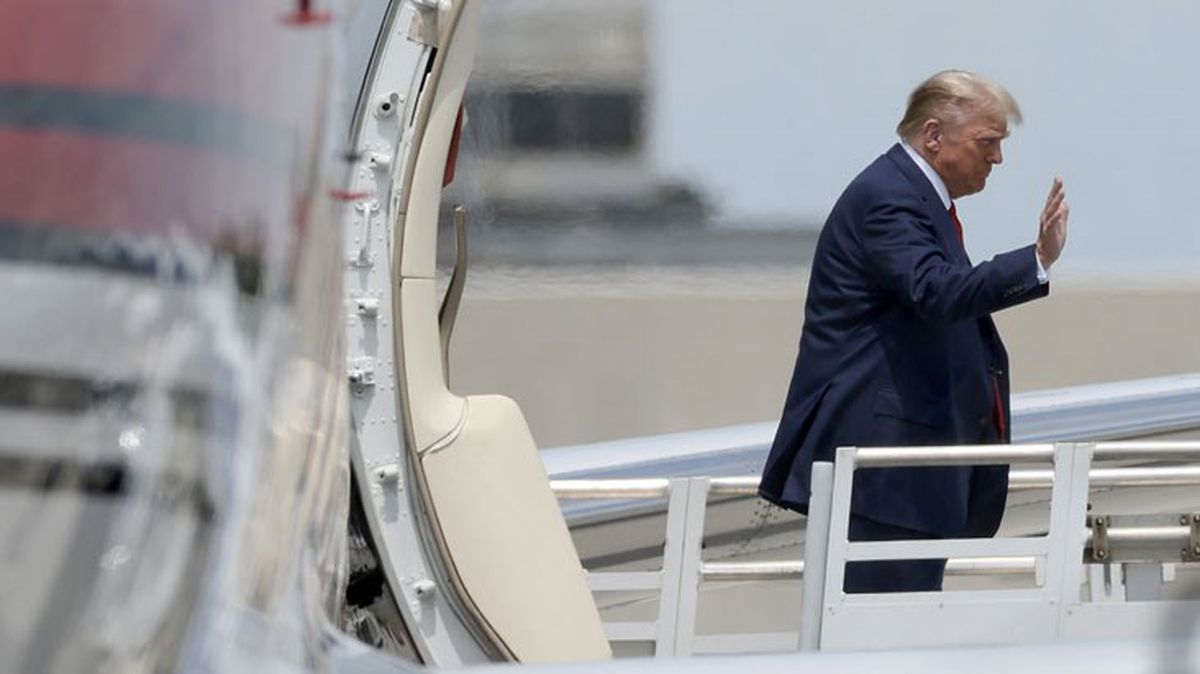 Donald Trump, ulusal güvenlik dosyalarını yanlış yönetme suçlamasıyla mahkemeye çıkıyor