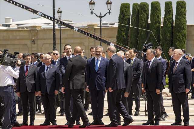 Erdoğan, Azerbaycan'da resmi törenle karşılandı! Sinan Oğan da heyette Erdoğan, Azerbaycan'da resmi törenle karşılandı! Sinan Oğan da heyette