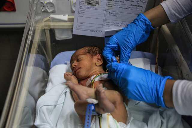 İsrail hapishanesindeki Filistinli tutuklu, 'sperm kaçırma' yöntemiyle dördüz babası oldu İsrail hapishanesindeki Filistinli tutuklu, 'sperm kaçırma' yöntemiyle dördüz babası oldu