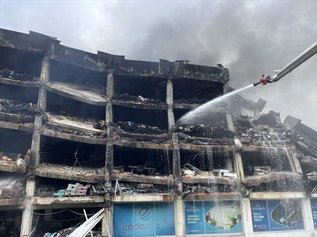 İstanbul'daki dev fabrikada çıkan yangın 4 gün sonra söndürüldü İstanbul'daki dev fabrikada çıkan yangın 4 gün sonra söndürüldü