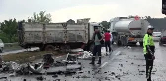 Karşı şeride geçip tankerle çarpışan araçtaki amca yeğen hayatını kaybetti