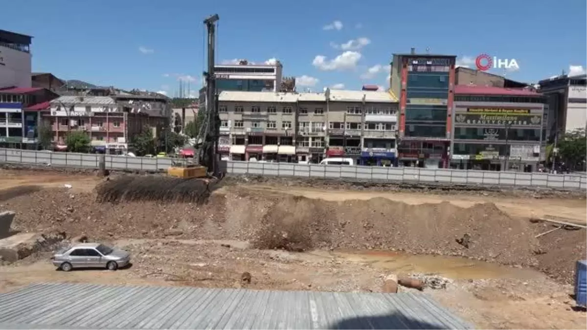 Bingöl'de Kent Meydanı Projesi Devam Ediyor