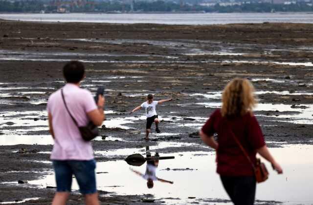 Kakhovka Barajı'nın çökmesinden sonra Dinyeper Nehri kurudu