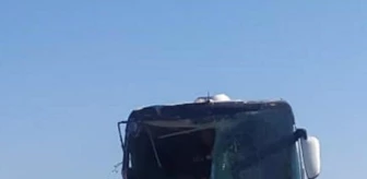 Akhisar'da Yolcu Otobüsü TIR'a Çarptı: 14 Yaralı