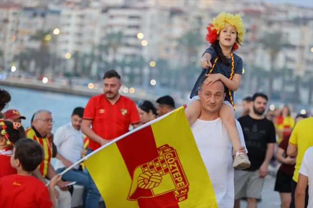 Gece gündüze döndü! Göztepe'nin 98. yıl dönümü İzmir'de coşkuyla kutlandı
