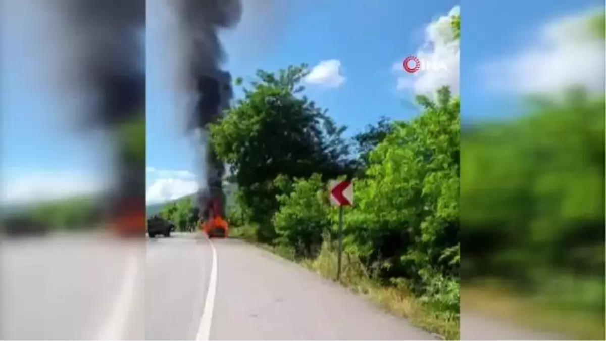 Gurbetçi vatandaşın kullandığı araç alev alev yandı