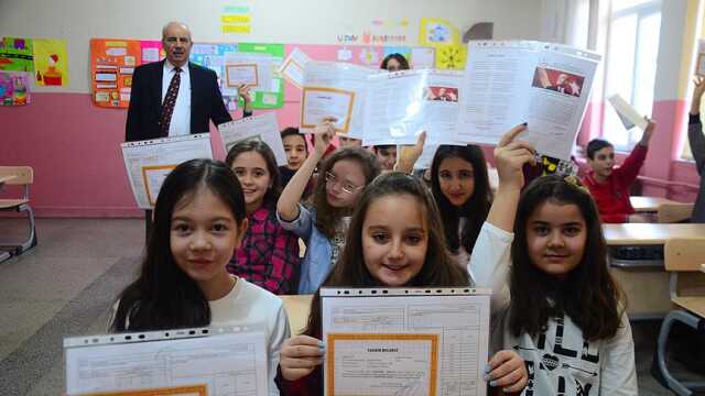 Karneler saat kaçta verilecek 2023 lise? Karneler ne zaman verilecek 2023 2. dönem? Karneler ne zaman dağıtılacak? Karneler saat kaçta alınacak?