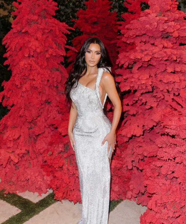 Kim Kardashian, bir erkekte ne aradığını anlattı: Ne kadar düzgün olursa o kadar tahrik olurum Kim Kardashian, bir erkekte ne aradığını anlattı: Ne kadar düzgün olursa o kadar tahrik olurum