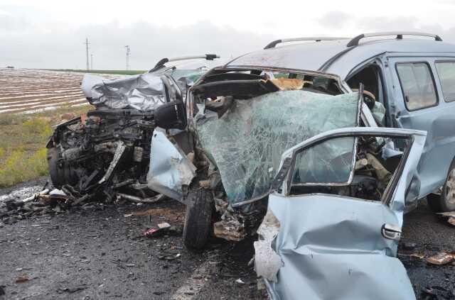 Konya'da iki kamyonet çarpıştı, 4 kişi öldü