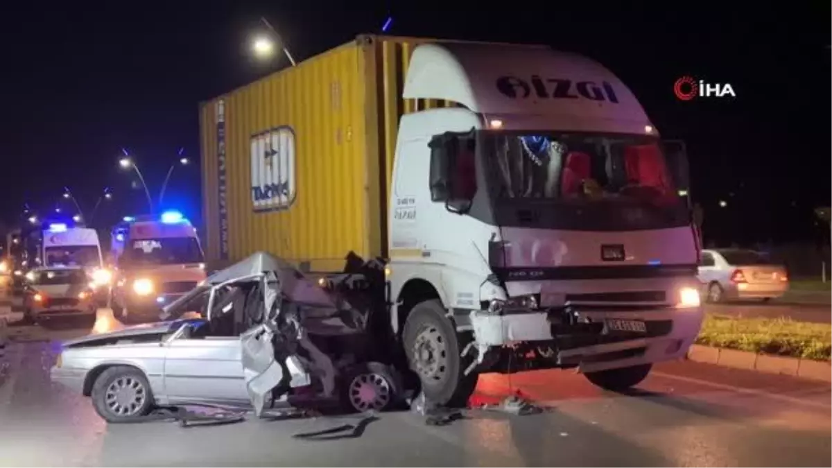 Manisa'da kamyonun çarptığı otomobil hurdaya döndü: 1 yaralı