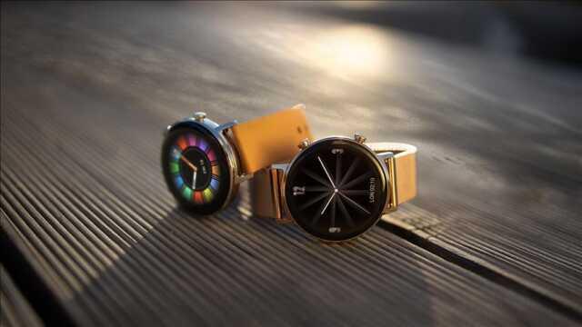 Saat hangi kola takılır? Saat hangi kola takılır erkek, kadın, bayan? Saat neden sağ kola takılmaz? Kadın saat hangi kola takılır?