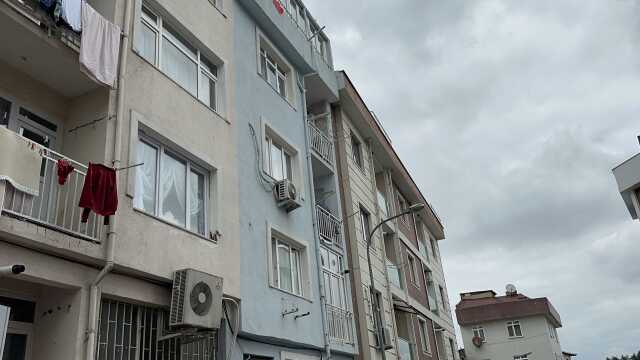 Sokakta çıkan kavgayı izlemek için balkona çıkan adam, kalbine isabet eden kurşunla hayatını kaybetti