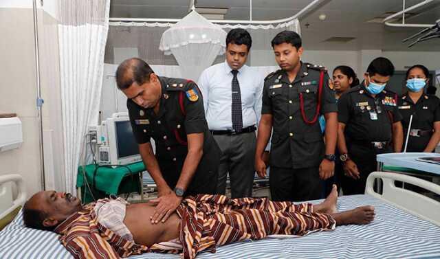 Sri Lanka'da bir insandan çıkarılan en büyük böbrek taşı Guinness Dünya Rekorlarına girdi Sri Lanka'da bir insandan çıkarılan en büyük böbrek taşı Guinness Dünya Rekorlarına girdi