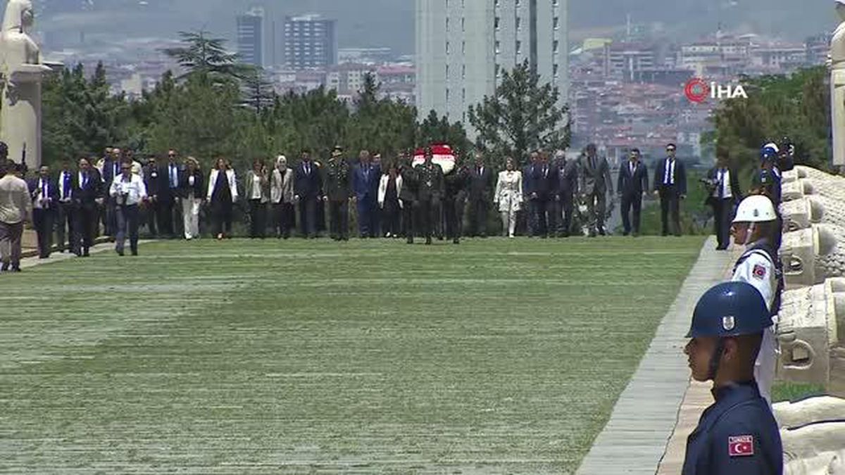 TBMM Başkanı Kurtulmuş Anıtkabir'i ziyaret etti