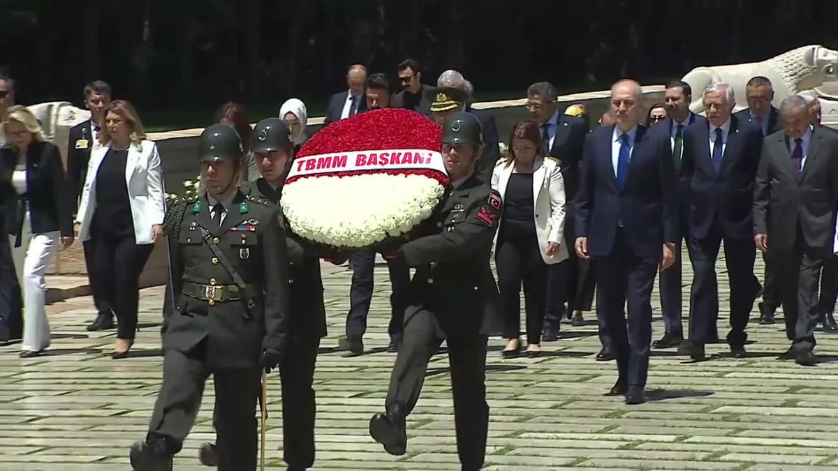 TBMM Başkanı Numan Kurtulmuş Anıtkabir'i ziyaret etti