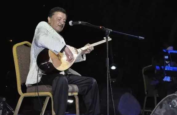 Türk Halk Müziği sanatçısı Ekrem Çelebi hayatını kaybetti, siyasi isimlerden peş peşe paylaşım geldi Türk Halk Müziği sanatçısı Ekrem Çelebi hayatını kaybetti, siyasi isimlerden peş peşe paylaşım geldi