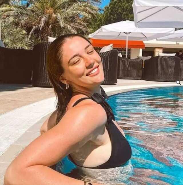 Voleybolcu Zehra Güneş'ten bikinili havuz pozu! Karedeki fark eden herkes aynı yorumu yaptı Voleybolcu Zehra Güneş'ten bikinili havuz pozu! Karedeki fark eden herkes aynı yorumu yaptı