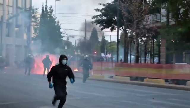 78 mülteciyi ölüme iten Yunanistan'da sokaklar karıştı! Göstericiler polisle çatıştı