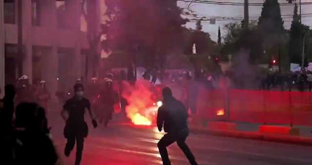 78 mülteciyi ölüme iten Yunanistan'da sokaklar karıştı! Göstericiler polisle çatıştı