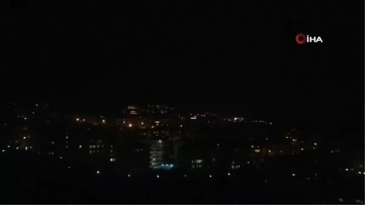 Bursa'da şimşekler geceyi aydınlattı