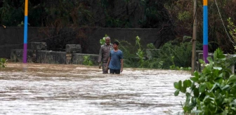 Hindistan'da Kasırga ve Sel Felaketi: 2 Ölü, 23 Yaralı