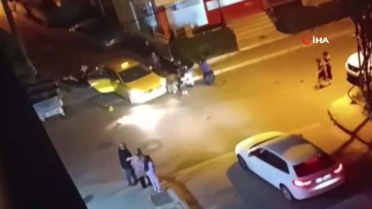 İstanbul'da iki grup kadının saç saça baş başa kavgası kamerada