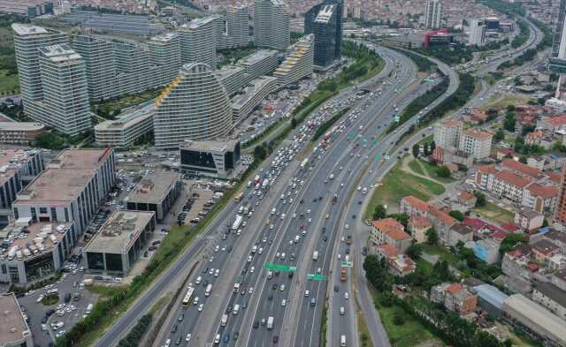 İstanbul'da yaz tatili yoğunluğu: Trafik yoğunluğu yüzde 66'e ulaştı