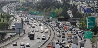 İstanbul'da yaz tatili öncesi trafik yoğunluğu! Harita kırmızıya döndü