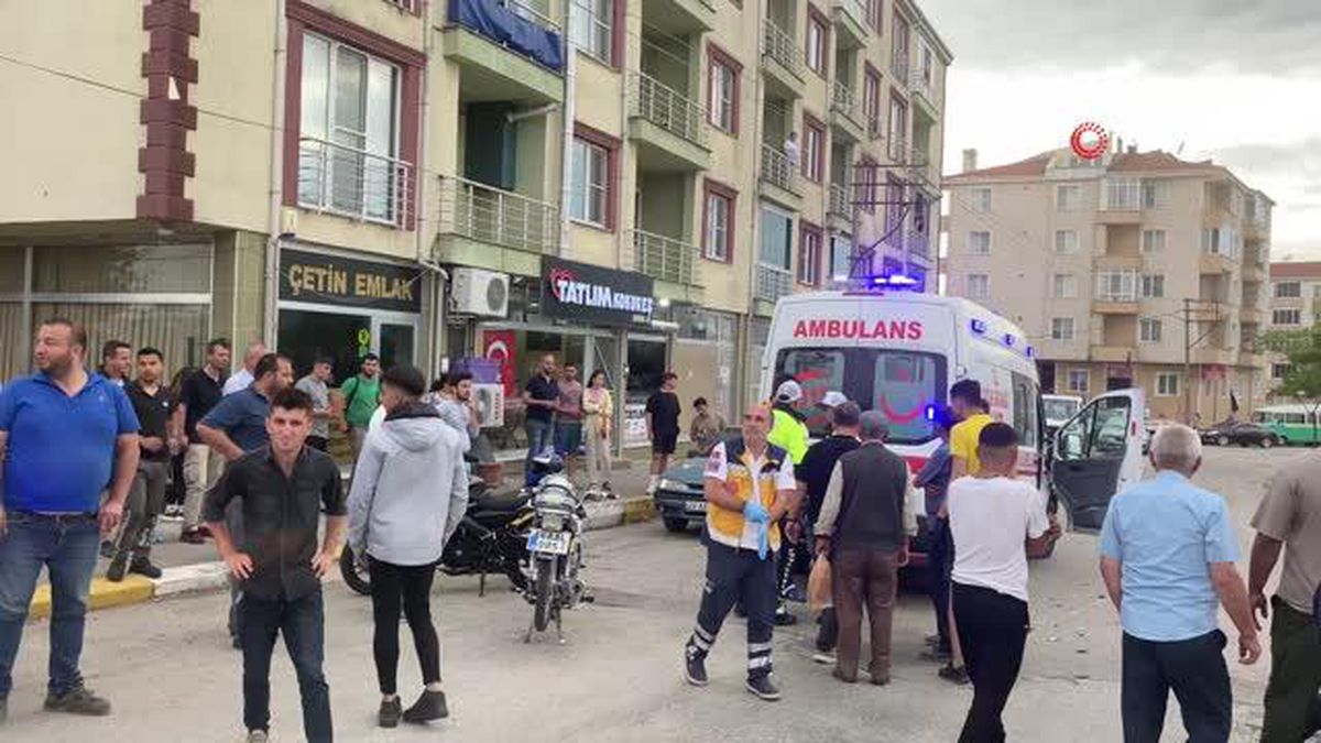 Motosiklet yayaya çarptı: 2 yaralı