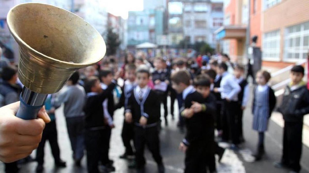 Okullarda bugün 19 milyon öğrenci için karne zili çalıyor