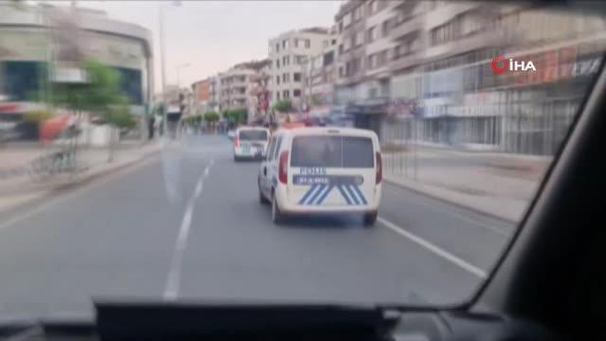 Polisin operasyonu aksiyon filmlerini aratmadı: Kapılar açılmayınca polisler eve pencereden girdi