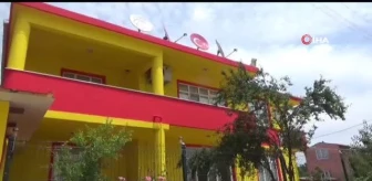 Galatasaray taraftarı evini şampiyonluk kutlaması için sarı-kırmızıya boyattı