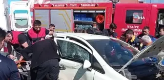 Sivas'ta Tır ile Otomobil Çarpıştı: 4 Yaralı