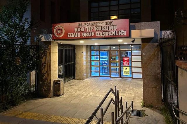 İzmir''''de Pansiyonda Genç Kadın Kabloyla Boğularak Öldürüldü, Kocası Kayıp